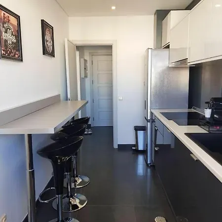 With One Bedroom In With Wonderful City View Furnished Balcony And Wifi Διαμέρισμα Quarteira